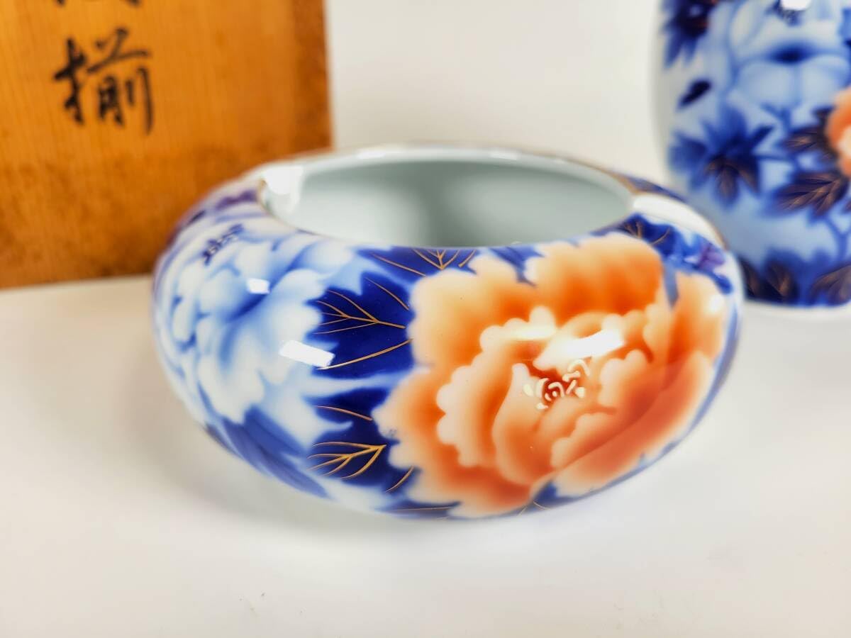 宮内庁御用達 深川製磁 牡丹 冠付 花瓶 美術有田焼 金彩 Amazon.co.jp: 深川製磁 、有田焼 、宮内庁御用達 、花瓶 、牡丹